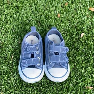 Toddler size 7 converse shoes